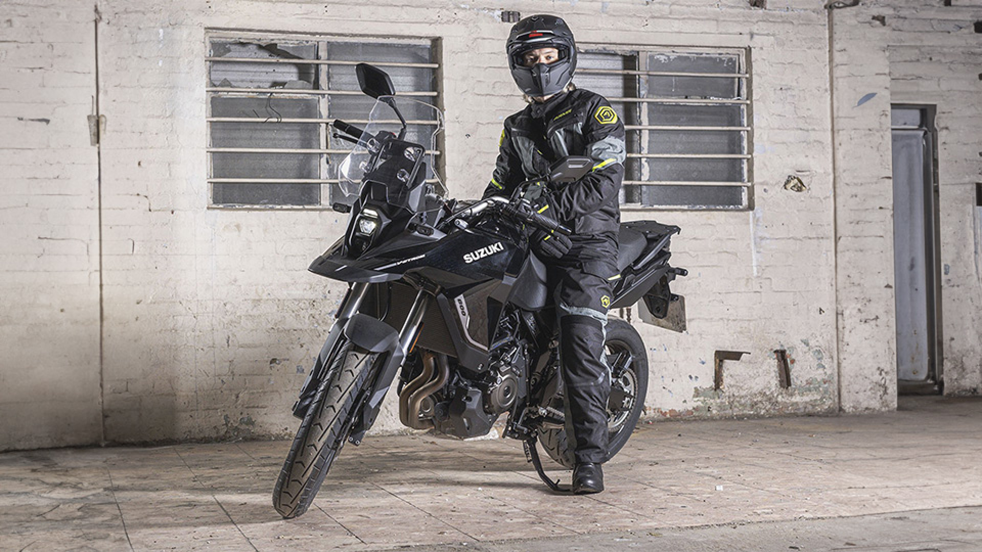 https://www.raceleathers.co.uk/image/cache/catalog/Blog%20Images/Armr%20Kumaji%203.0%20Motorcycle%20Jacket%20Review-1920x1080.jpg