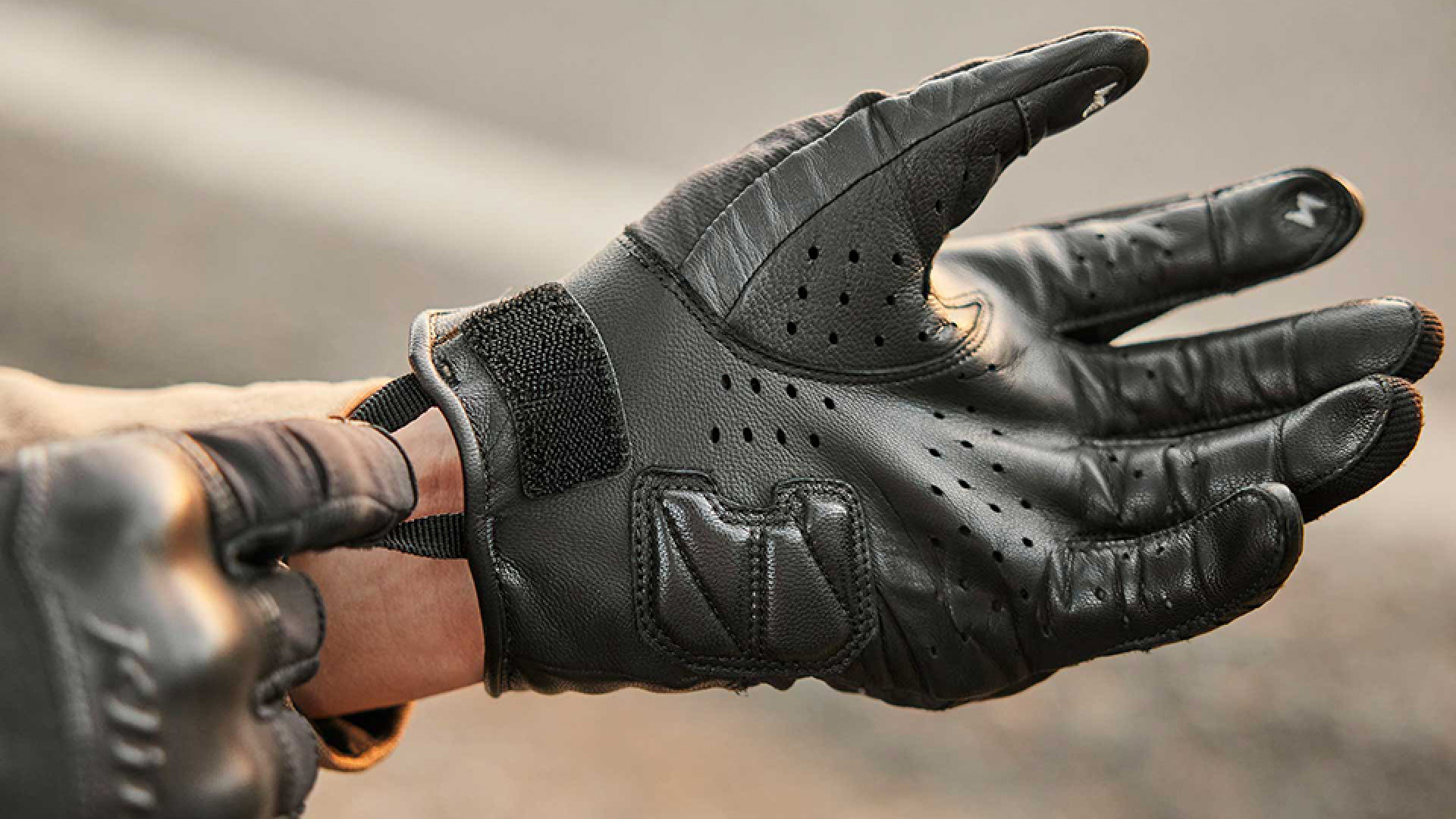 https://www.raceleathers.co.uk/image/cache/catalog/Blog%20Images/Autumn%20Motorcycle%20Gloves-1920x1080.jpg