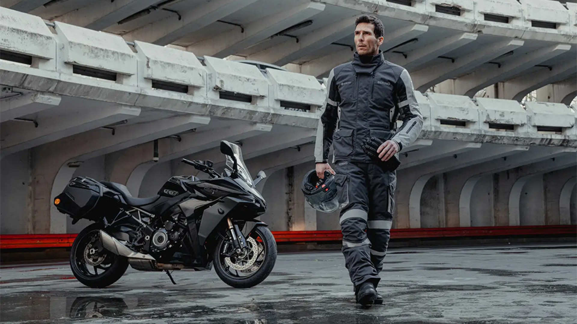 https://www.raceleathers.co.uk/image/cache/catalog/Blog%20Images/Bering%20Antartica%20Motorcycle%20Jacket%20Review-1920x1080.jpg