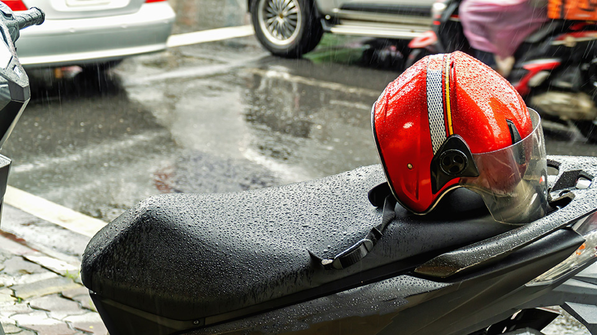 https://www.raceleathers.co.uk/image/cache/catalog/Blog%20Images/Best%20Motorcycle%20Helmet%20Rain%20Repellent-1920x1080.jpg