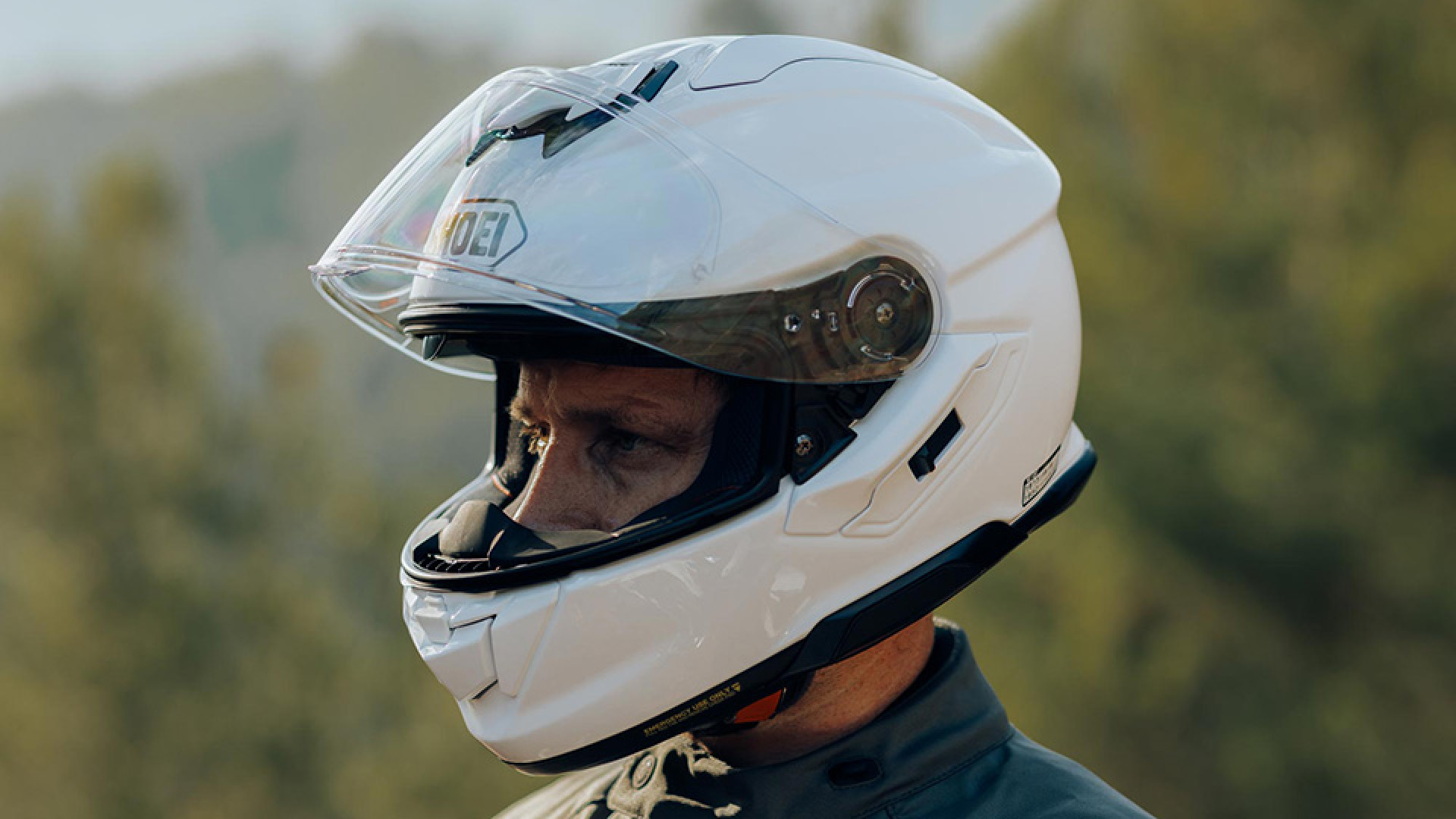 https://www.raceleathers.co.uk/image/cache/catalog/Blog%20Images/Common%20Motorcycle%20Visor%20Questions-1920x1080.jpg