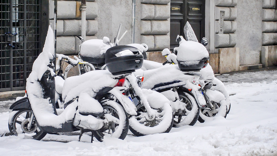 How To Keep Your Motorcycle Warm in Winter?