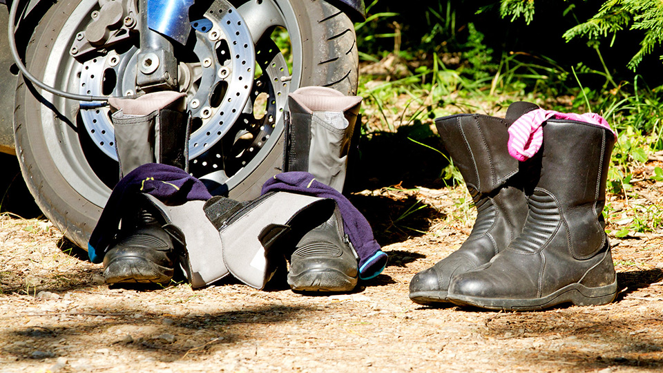 How to Break in New Motorbike Boots?