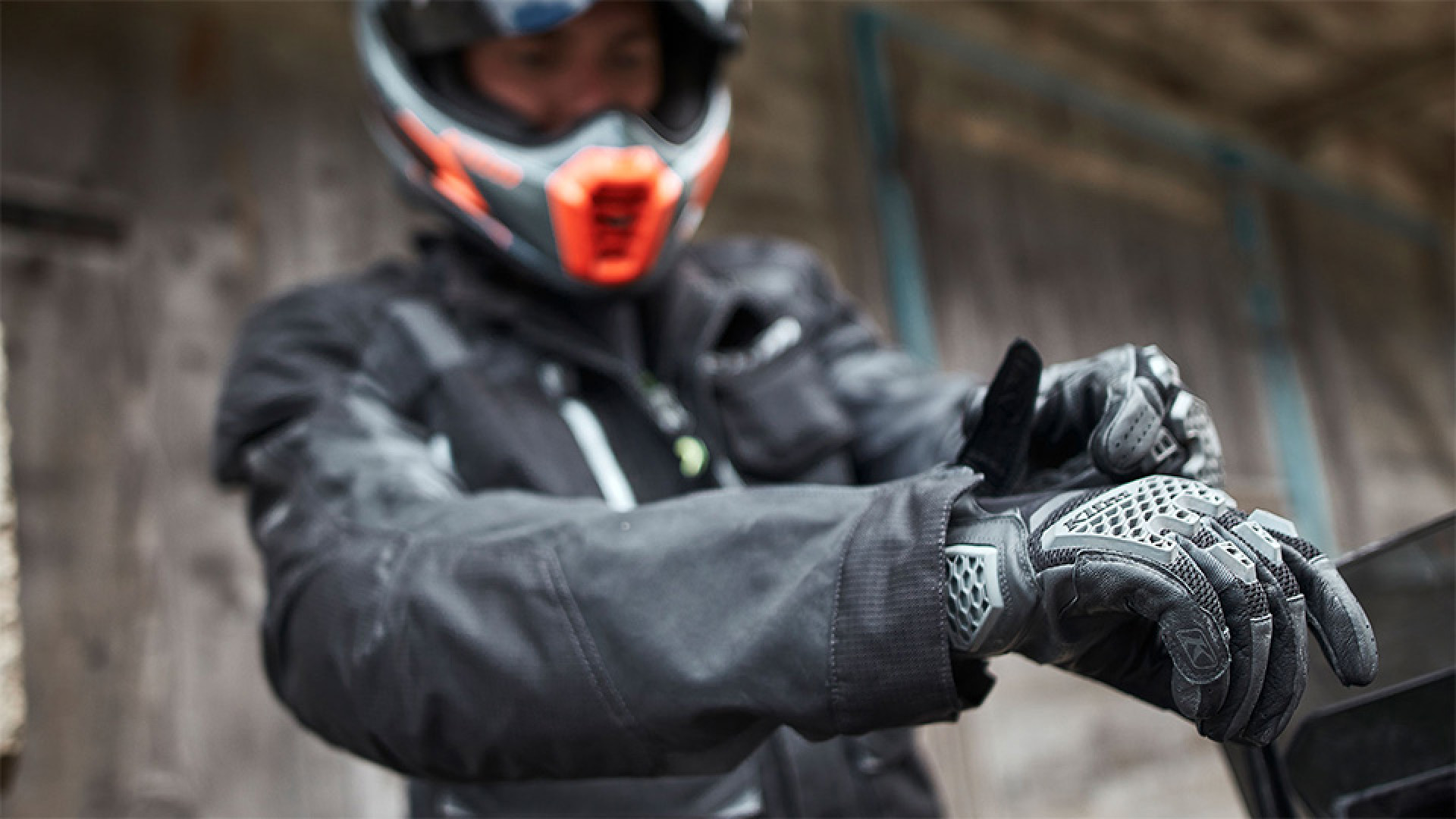 https://www.raceleathers.co.uk/image/cache/catalog/Blog%20Images/Klim%20Baja%20Gloves%20Review-1920x1080.jpg