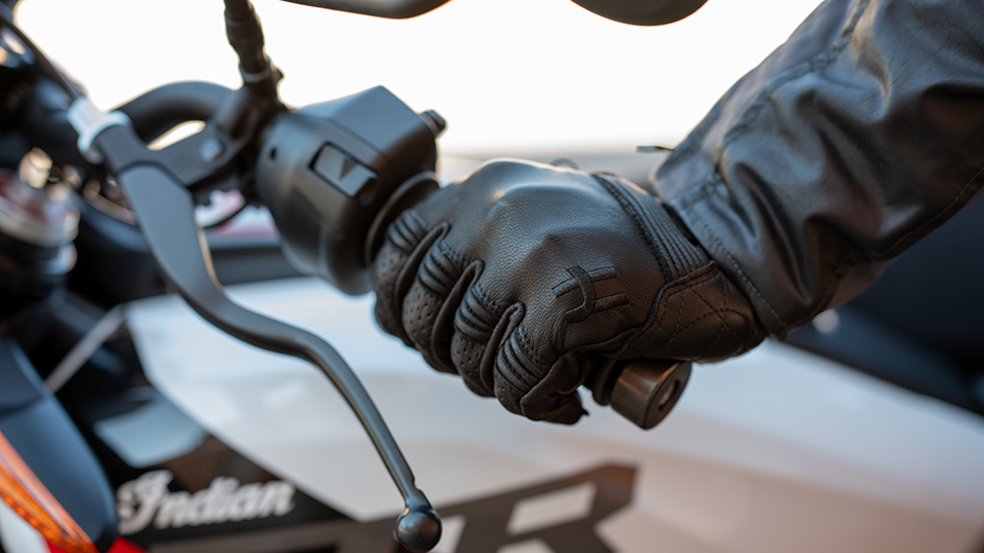 https://www.raceleathers.co.uk/image/cache/catalog/Blog%20Images/Motorcycle%20Glove%20CE%20Markings%20Explained-1920x1080.jpg