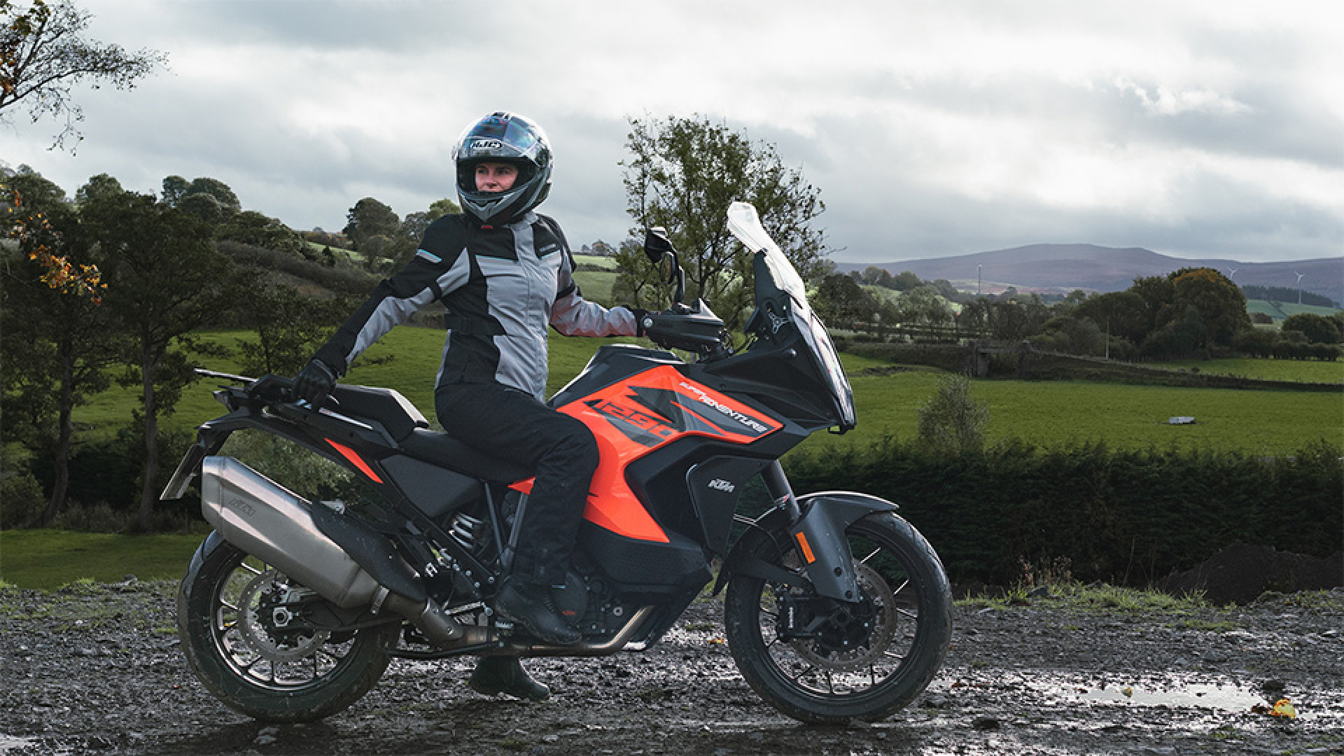 https://www.raceleathers.co.uk/image/cache/catalog/Blog%20Images/Oxford%20Dakota%203.0%20Ladies%20Motorcycle%20Jacket%20Review-1920x1080.jpg