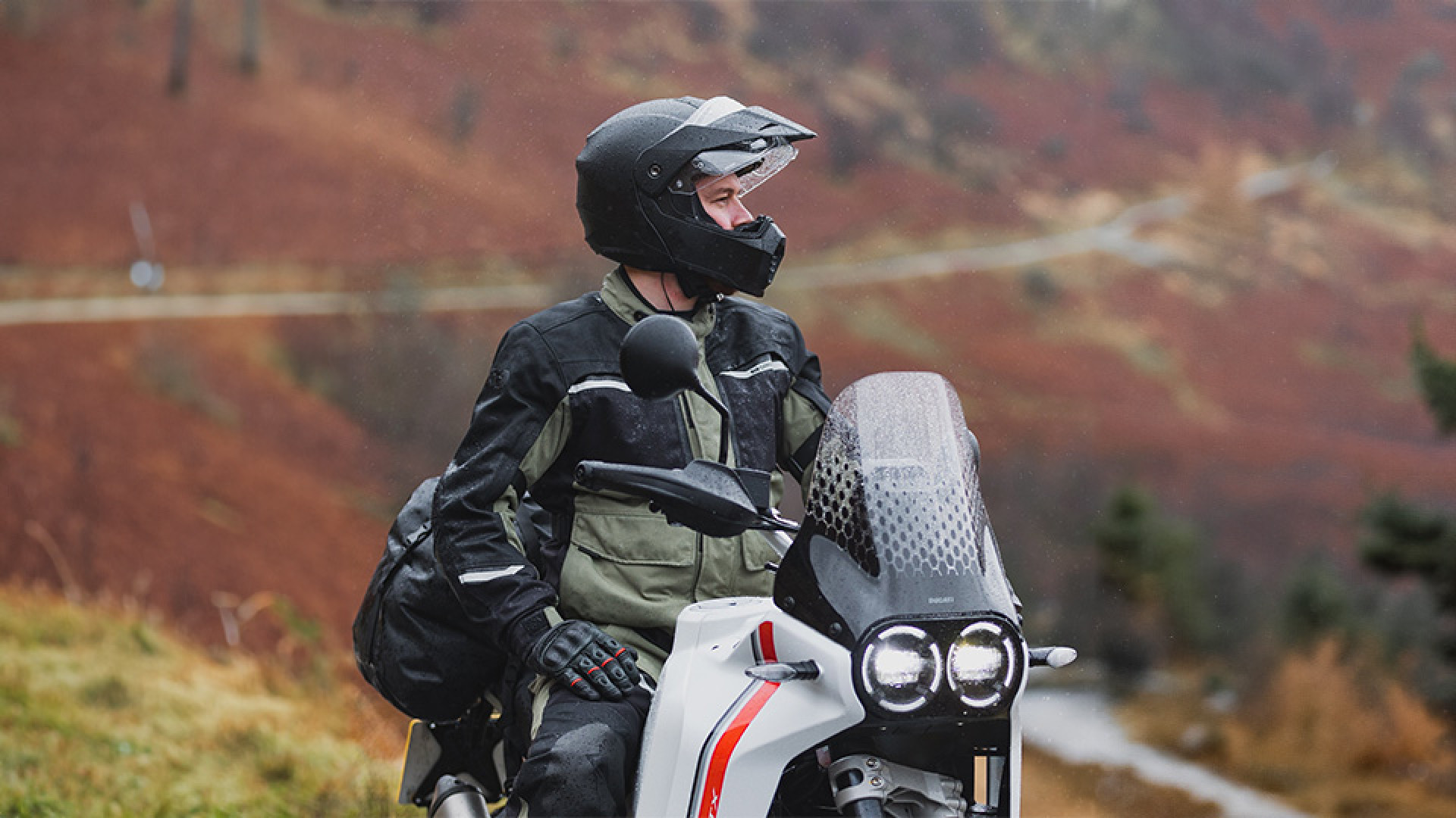 https://www.raceleathers.co.uk/image/cache/catalog/Blog%20Images/Oxford%20Mondial%202.0%20Jacket%20Product%20Review-1920x1080.jpg