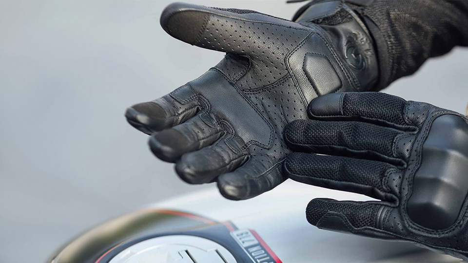 Should Motorcycle Gloves Be Tight or Loose?