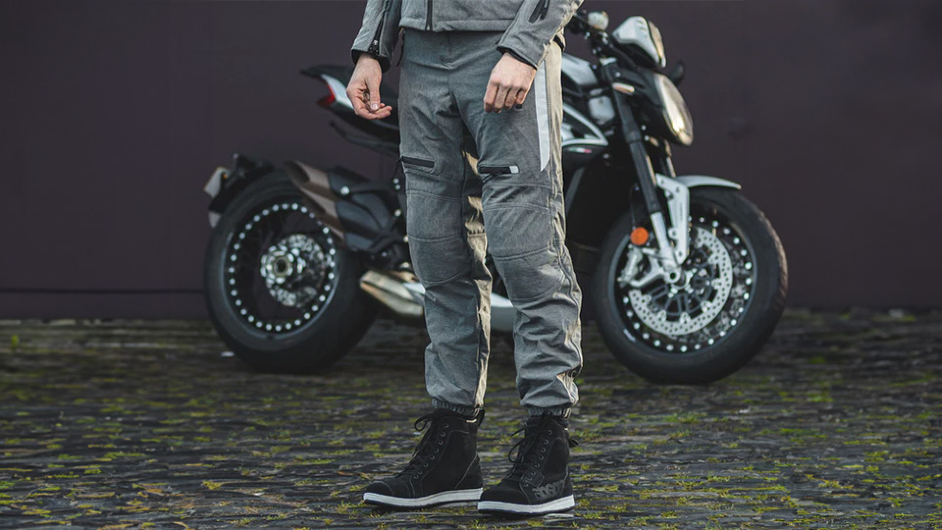 https://www.raceleathers.co.uk/image/cache/catalog/Blog%20Images/Spada%20Commute%20Motorcycle%20Trousers%20Review-1920x1080.jpg