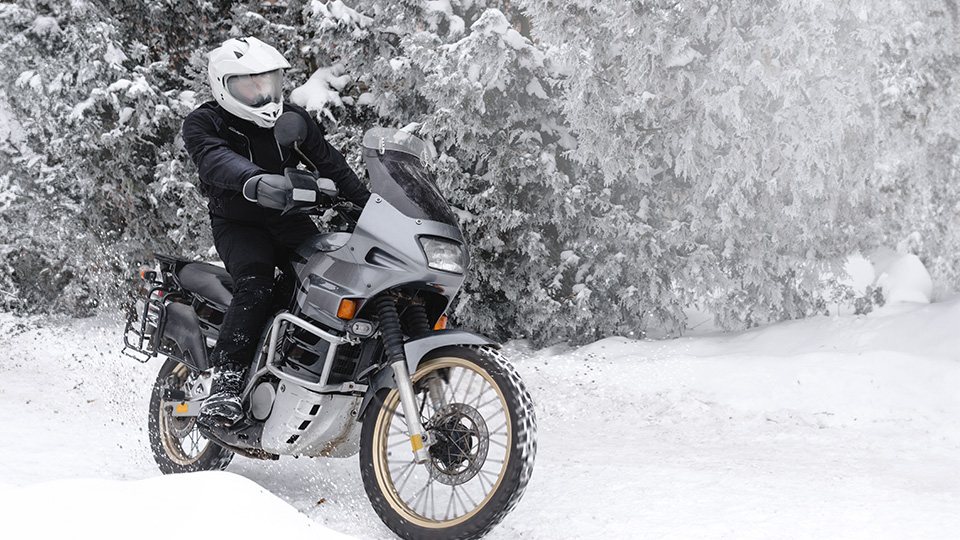 What to Wear Under a Motorcycle Jacket in Winter?